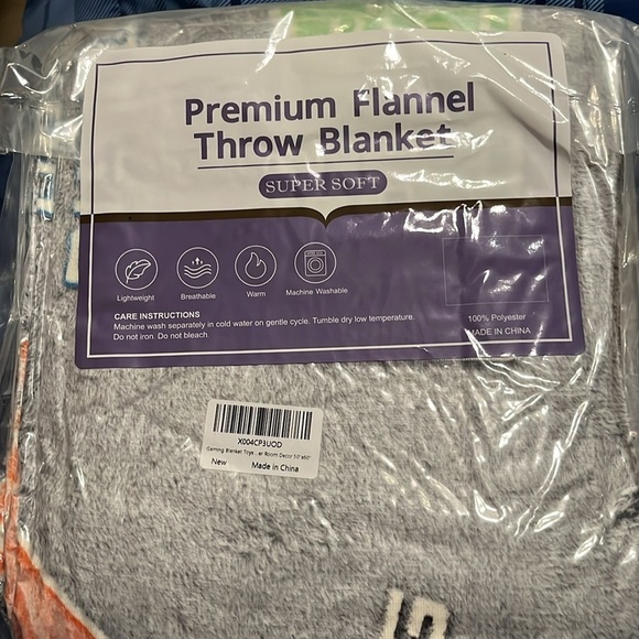 NWT glow in the dark Kids Gaming Themed Blanket 50x 60 - Picture 6 of 6